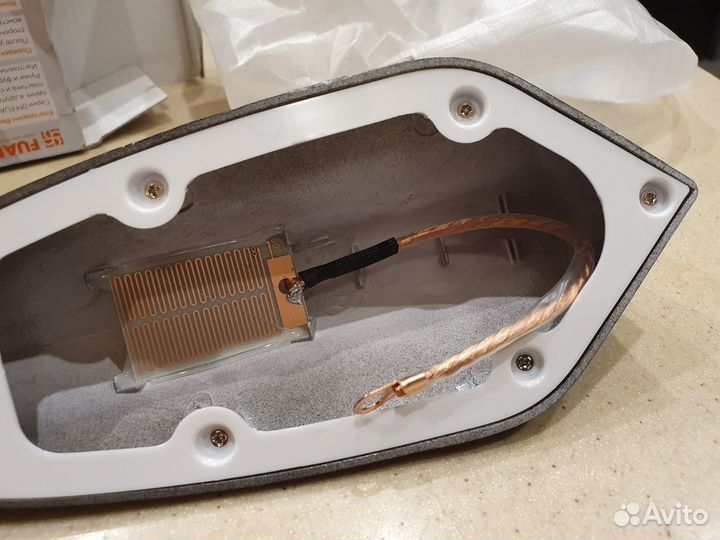 Антенна плавник на крышу авто (Универсальная)