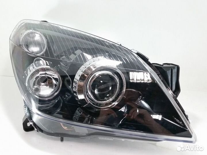 Фара правая Opel Astra H