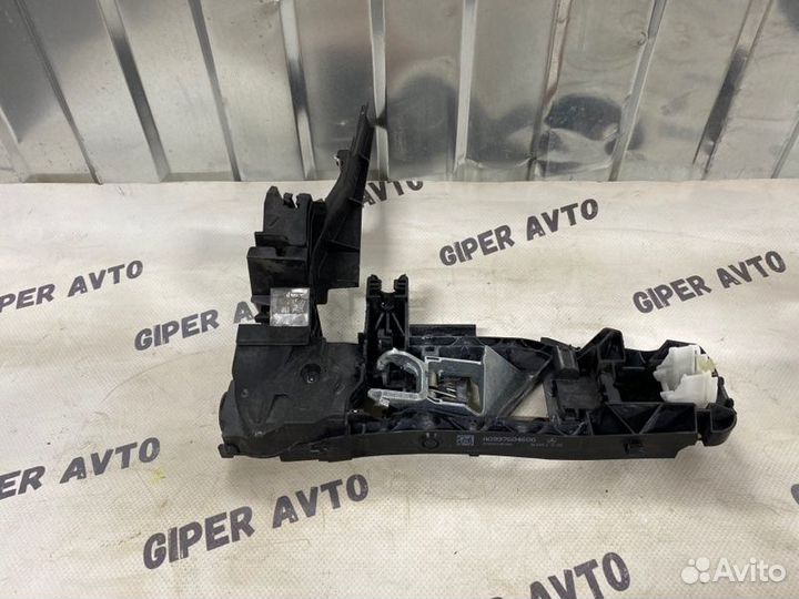 Кронштейн ручки двери передний правый