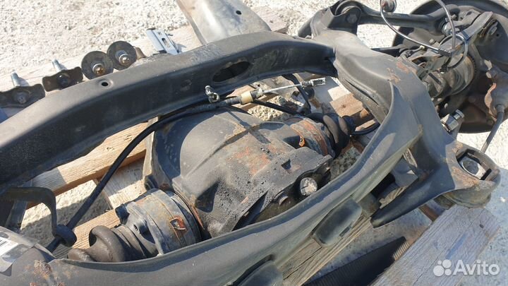 Подрамник задний на Mercedes-Benz W202