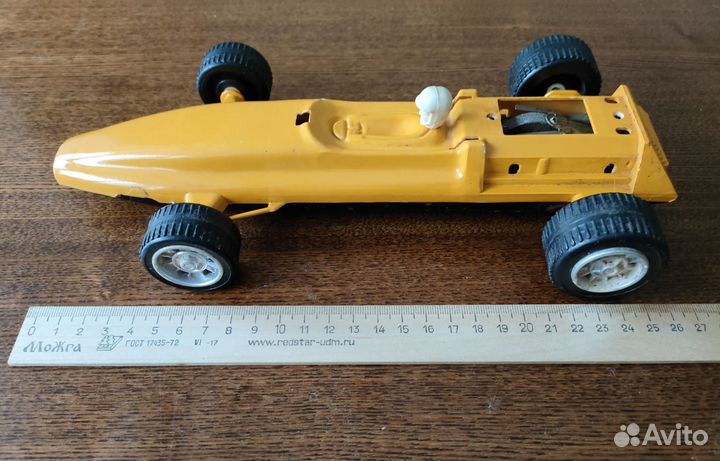 Игрушка в возрасте - гоночный болид из СССР
