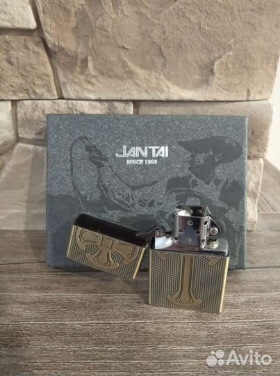 Зажигалка бензиновая