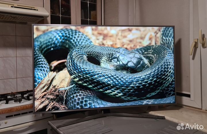 Samsung UE55MU6472 (140см) 4K, SMART TV, Wi-Fi