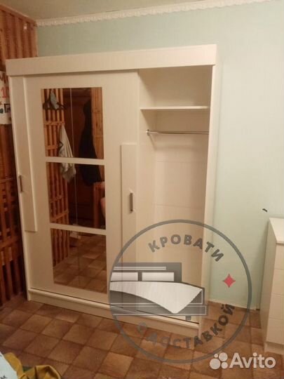 Шкаф