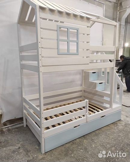 Двухъярусная кровать домик с выкатным спальным
