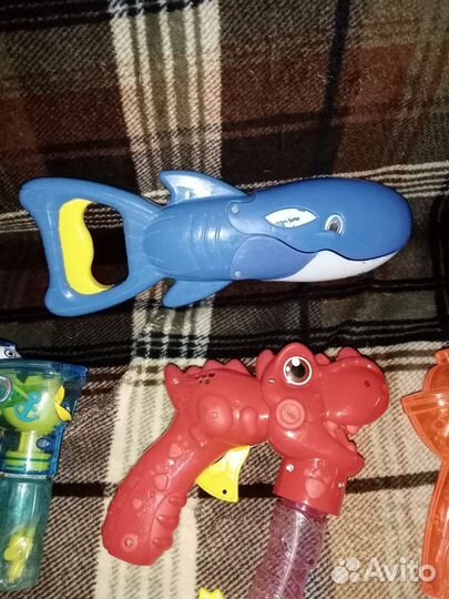 Игрушки для ванной. Пистолет для мыльных пузырей