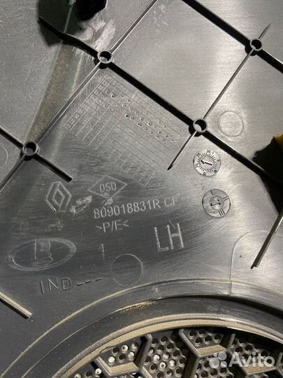 Обшивка боковой двери передняя левая Renault