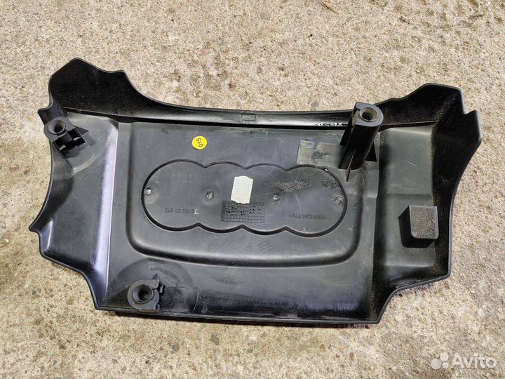Декоративная крышка двигателя Audi Q5 8R 2010
