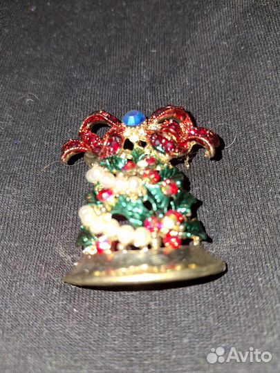 Брошка ёлка. С камнями жемчуг бижутерия