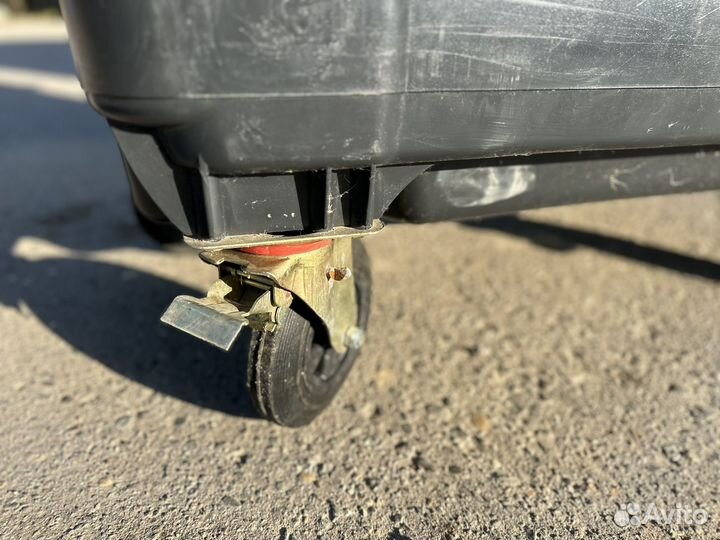 Бак мусорный пластиковый 1100 л