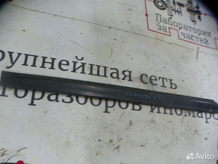 Молдинг передней левой двери Hyundai Santa Fe