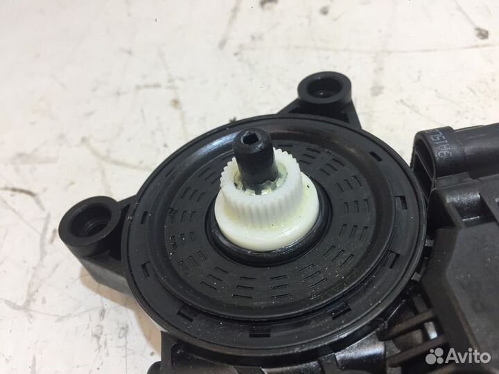 Моторчик стеклоподъемника задний правый (Kia Soul)