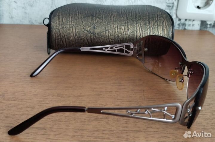 Солнцезащитные очки женские с футляром