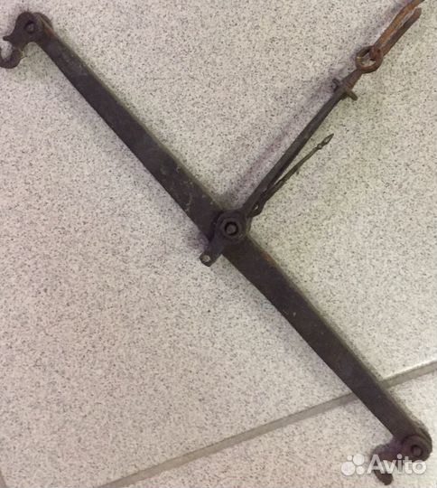 Весы старинные, коромысловые с латунными чашами