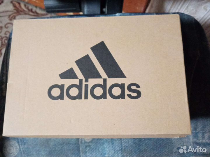 Футбольные бутсы adidas