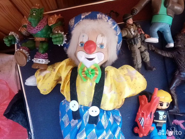 Клоун и игрушки