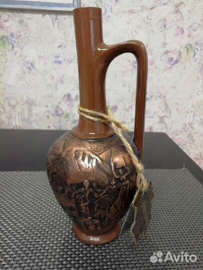 Глиняный кувшин для вина