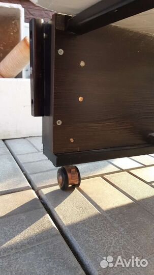 Кровать с продольным маятником