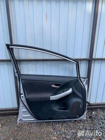 Дверь передняя левая Toyota Prius 2009-2015 ZVW30