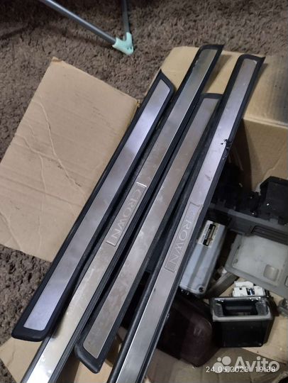 Накладки на пороги crown jzs171