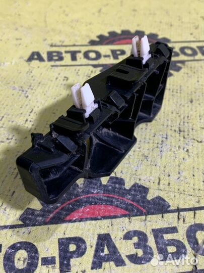 Направляющая бампера передняя левая Kia Sorento