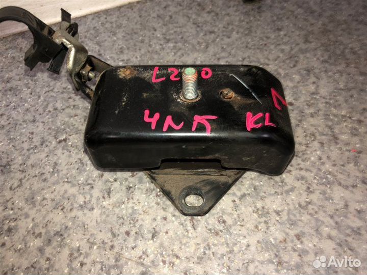 Подушка двигателя левая Mitsubishi L200 KK 4N15