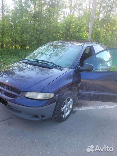 Chrysler Voyager 2.0 МТ, 1998, 100 000 км