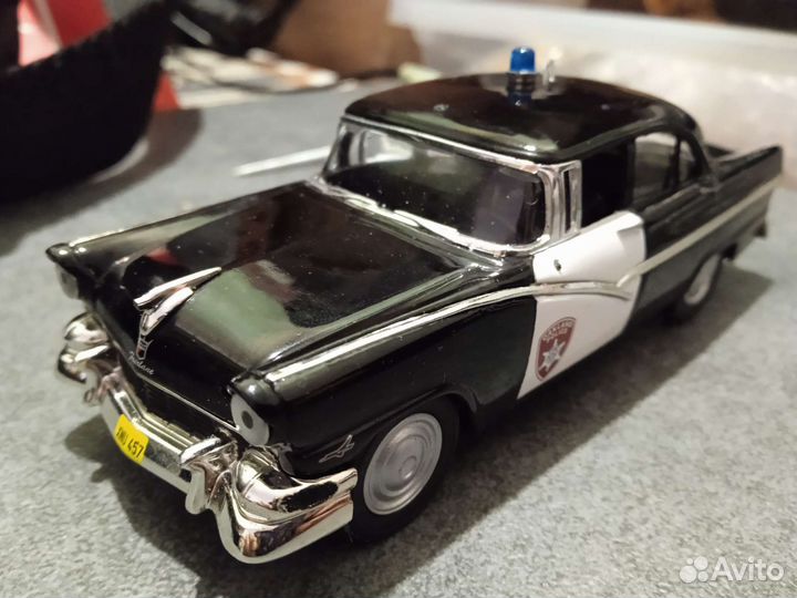 Полицейский Ford fireline 1/43