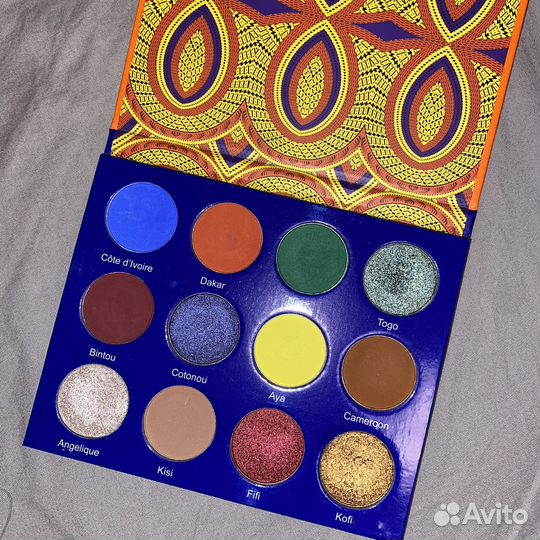 Палетка теней Juvia‘s Place, Revolution, Lamel