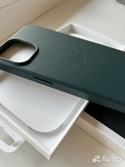 Чехол на iPhone 14
