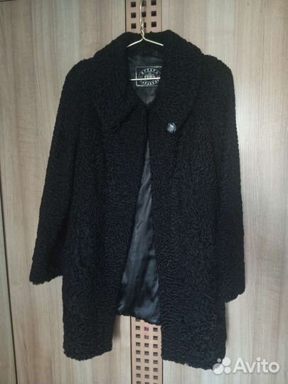 Шуба женская коротая из каракуля