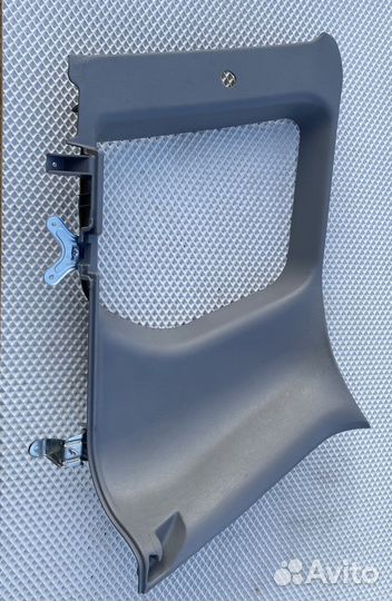 Обшивка багажника правая mitsubishi space star