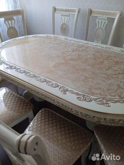 Кухонный стол и стулья