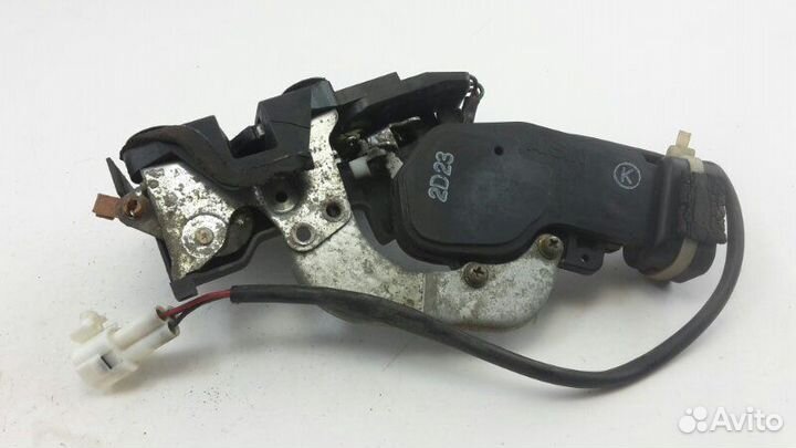 Замок двери передний правый Suzuki Grand Vitara