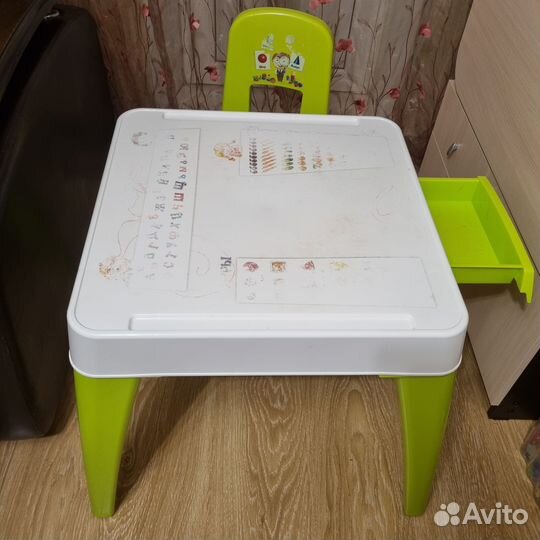 Детский столик и стульчик
