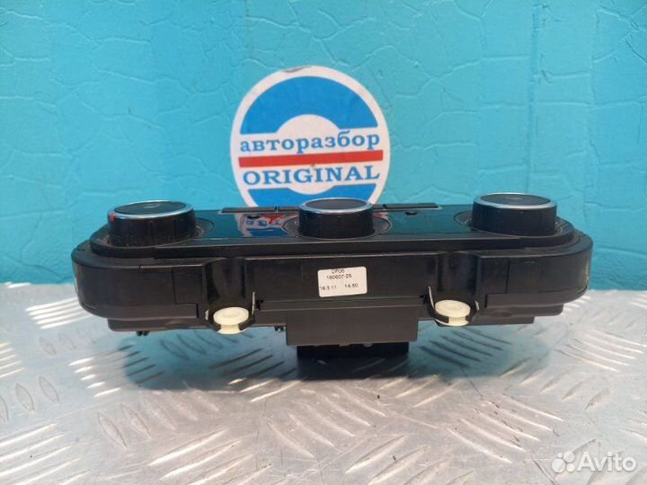 Блок управления отопителем Volkswagen Passat B7