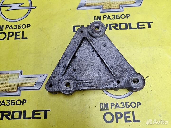 Кронштейн компрессора Opel Astra J 1.4