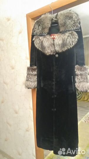 Шуба мутон с чернобуркой