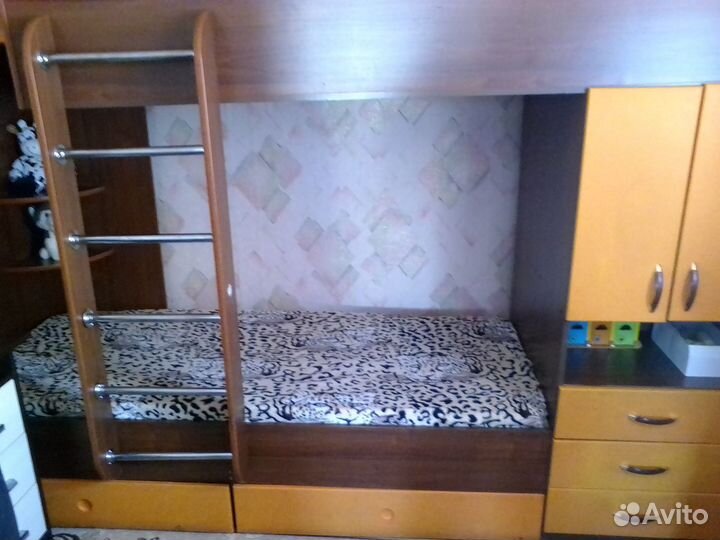 Кровать двухьярусная