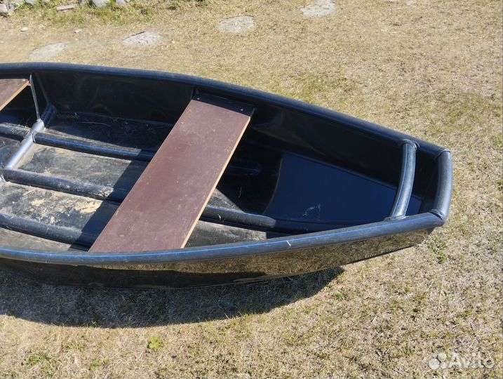 Лодка весельная из пнд