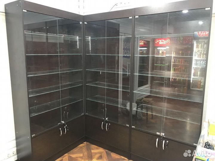 Витрина стеллаж закрытая