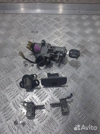 Замок зажигания Chevrolet Lacetti J200 F14D3 2011