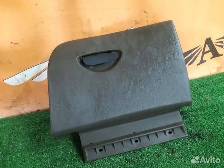 Бардачок Ford Focus Se седан 2.0 2001