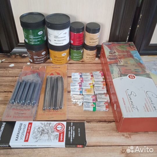 Гуашь, акварель, уголь/соус, карандаши угольные