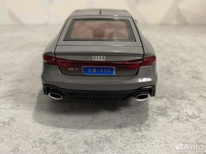 Металлическая модель Audi RS7. Серая