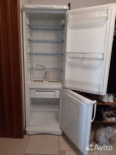 Холодильник бу indesit