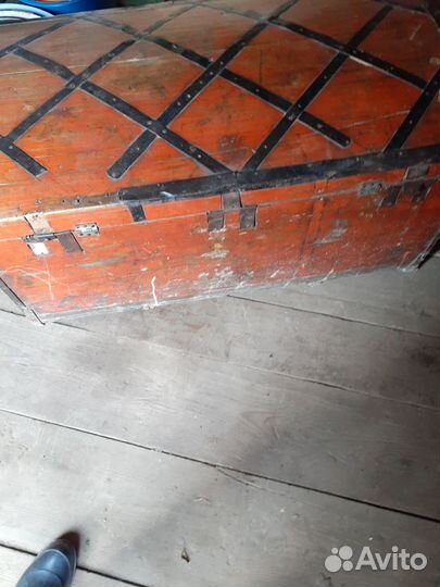 Сундук старинный