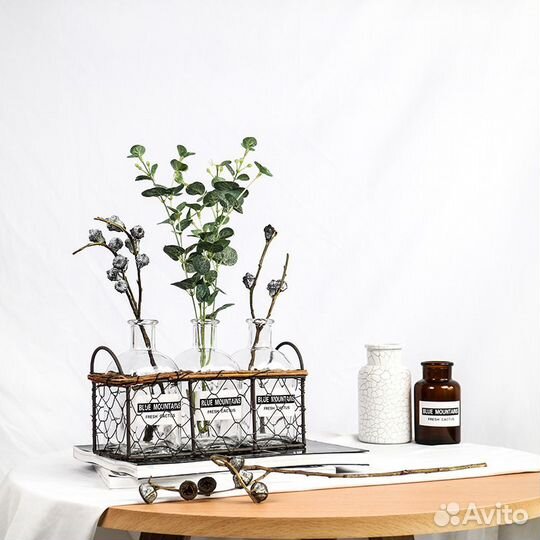 Банки с пробками в корзине