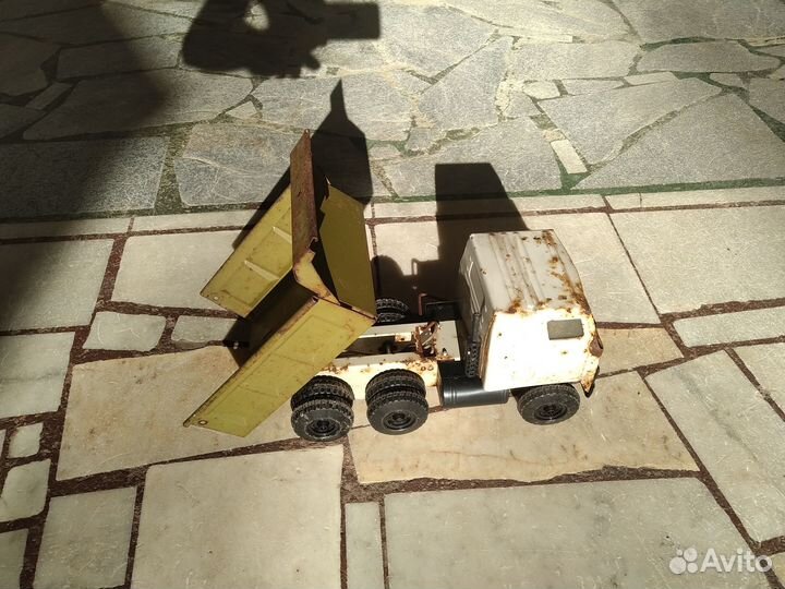 Металлическая машинка из 90-х