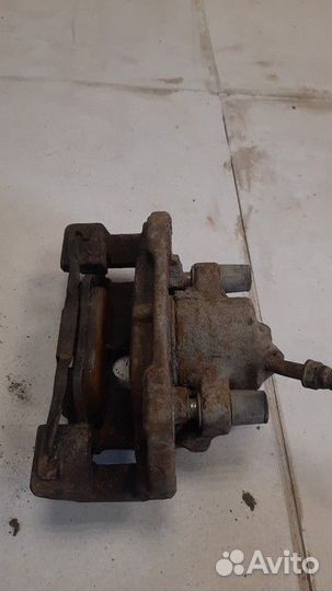 Суппорт передний левый BMW 3